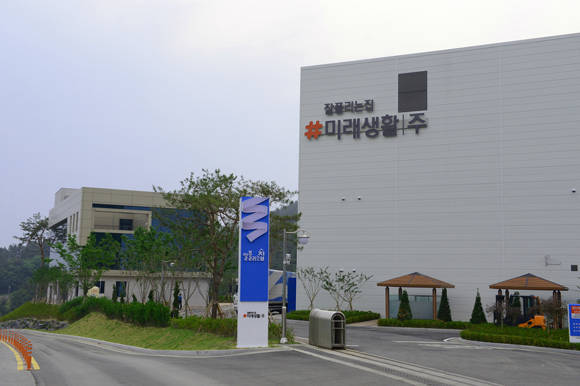 세종시 부강면에 있는 화장지 '잘풀리는집' 등을 생산하는 미래생활(주) 공장과 본사.