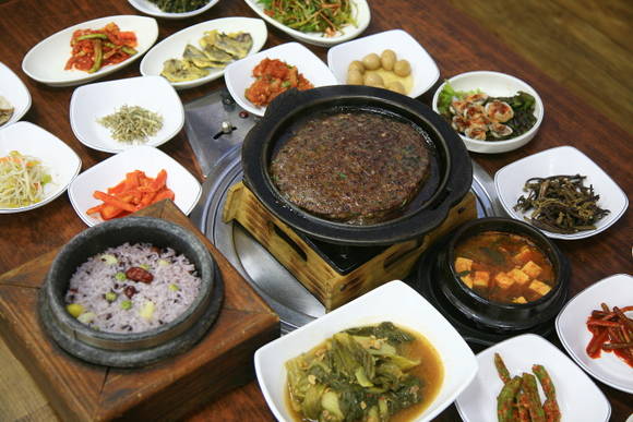 전원의 한우마늘떡갈비와 마늘솥밥