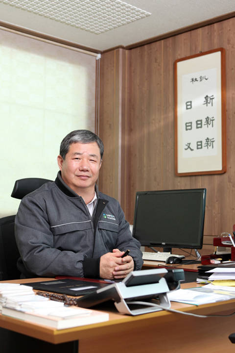 정태희 회장의 집무실 우측 벽면에는 한문으로 된 사훈 '일신 일일신 우일신'이라는 글귀의 액자가 걸려 있다. 그는 삼진의 핵심은 나날이 새롭게 '변화'하는 것이라고 했다.
