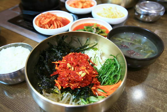 시장정육점식당의 알밤육회비빔밥