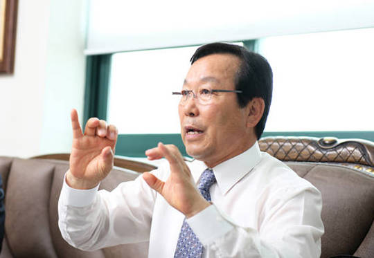 박희원 대전상공회의소 회장은 지역사회 동량인 청년들을 후원하기 위해 지난해부터 사비를 털어 글로벌 인재육성 프로젝트를 시작했고, 사업 2년차인 올해는 지역 기업들이 잇따라 동참하고 있다.