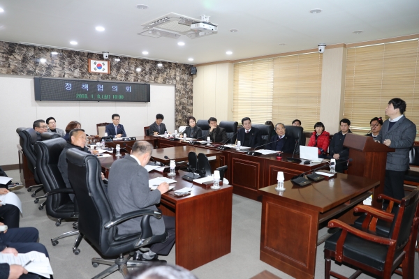 홍성군의회는 지난 8일 새해 첫 정책협의회를 개최하고 다음달 1일 첫 임시회를 개최하기로 결정했다.