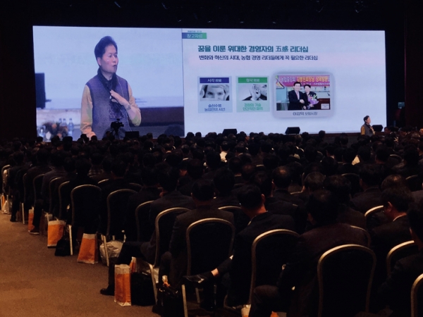 농협중앙회는 10일 대전 유성구 도룡동 대전컨벤션센터에서 ‘2018 New Start 범농협 한마음 전진대회’를 개최, 김병원 회장이 신년사를 하고 있다.