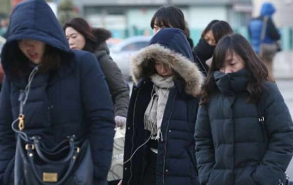 자료사진. 오늘 대전의 출근길 아침 기온이 영하 14도까지 떨어지며 강추위를 실감케 했다.
