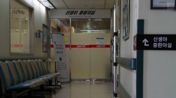 이대목동병원 신생아 중환자실. 신생아 중환자 4명에 대한 사망 원인을 ‘시트로박터 프룬디균’ 감염에 의한 것으로 잠정 결론 났다.