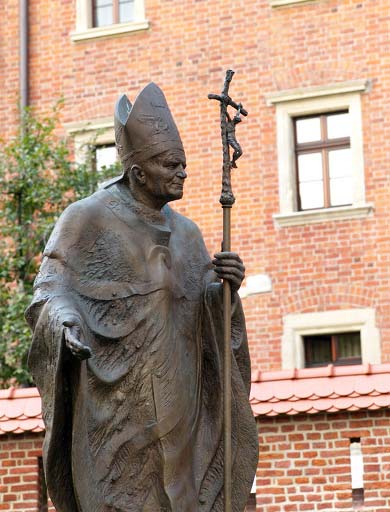 교황 요한 바오로 동상.