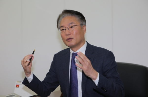 최상권 신우산업회장은 15일 오전 11시 신우산업 본사에서 대전상의회장선거 공약을 발표했다.