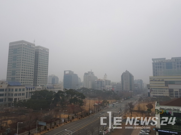 미세먼지로 인해 뿌옇게 변한 대전지역.