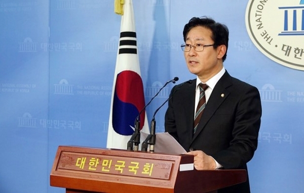 국회 법제사법위원회 박범계 의원이 26일 이명박 전 대통령의 조카 김동혁 씨와 전 다스(DAS) 관계자와의 녹취 내용을 공개했다. 자료사진.