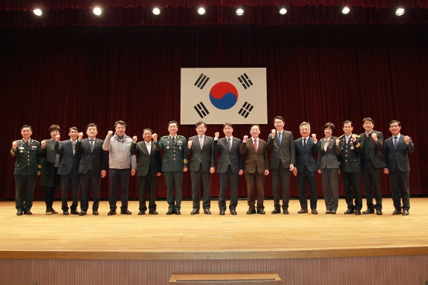 대전시가 ‘2018년 지방통합방위회의’를 개최하고 기념촬영을 하고 있다.