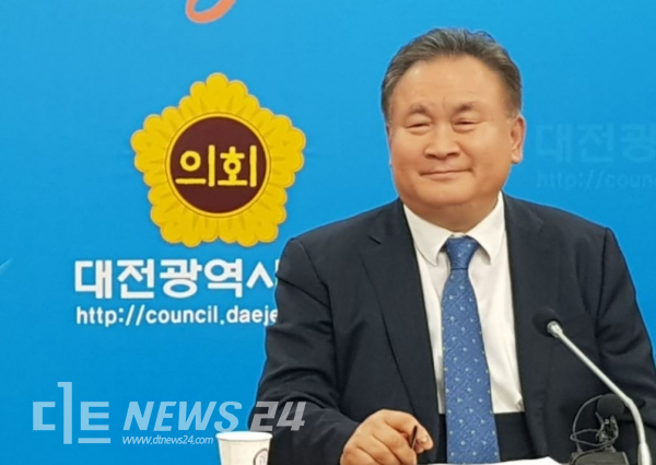 이상민 국회의원이 19일 대전시장선거 출마를 공식적으로 선언했다.
