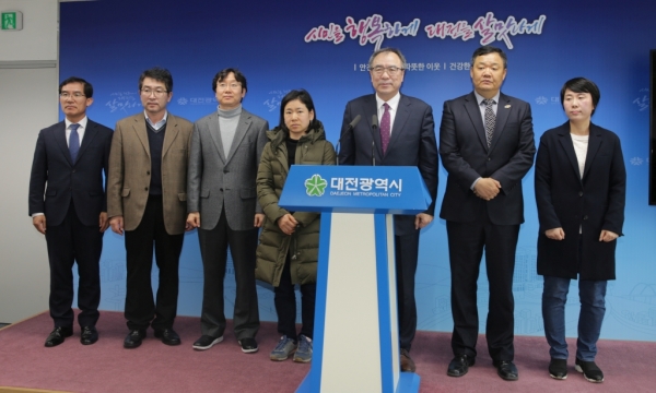 박재묵 단장과 원자력시설 안전성 시민검증단 참여 위원들.