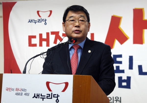 자유한국당이 대전시장 후보로 박성효 전 시장을 전략공천함에 따라 박 전 시장은 내리 4번 연속 시장 공천을 받게 됐다.