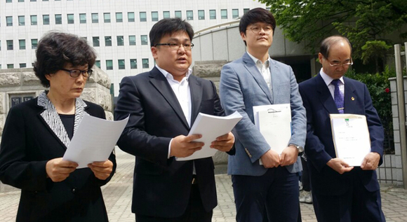 대전예지재단 전 이사장 유족이 황인호 박병철 대전시의원의 징계를 요청하는 탄원서를 민주당에 전달했다.