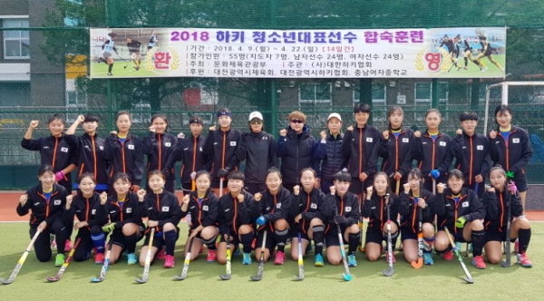 하키 청소년 남녀 대표팀이 대전에서 훈련을 진행 중이다. 사진은 여자 청소년 대표팀 모습.