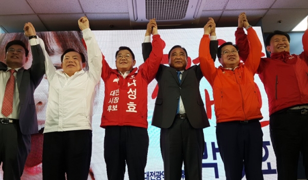 박성효 자유한국당 대전시장 후보가 22일 선거사무소 개소식을 가졌다.