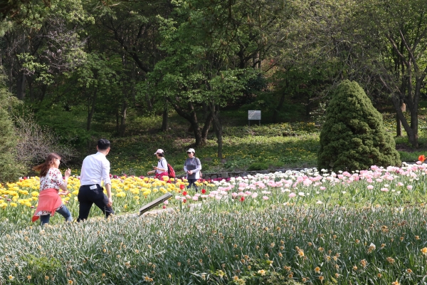 28일 청양 고운식물원이 개원 15주년을 맞아 다채로운 기념행사를 마련, 열리고 있다.