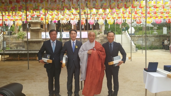 조한영 충남도 문체국장이 22일 대한불교조계종 총무원장 표창을 받았다. (왼쪽 두번째)