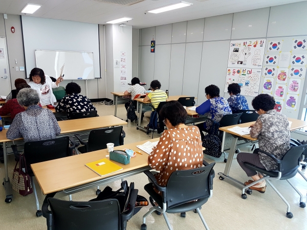 18일 열린 행복동구 문해교실 수업 모습