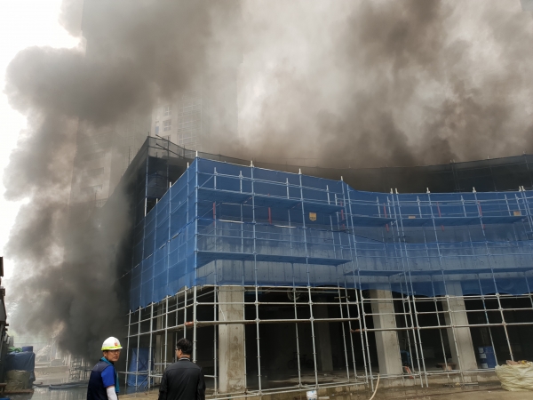 26일 세종시 새롬동  ‘트리쉐이드’ 주상복합단지의 대형화재로 건물 손실이 발생하면서 분양계약자들의 입주 지연 사태가 불가피해졌다.