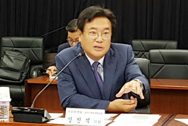 정진석 자유한국당 의원이 20대 국회 하반기 국회 부의장에 대한 강한 의지를 내비쳤다. 정 의원 페이스북.