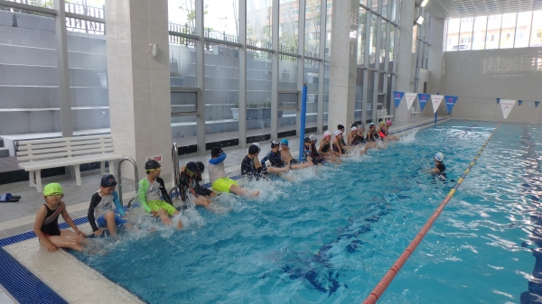 세종시 아름스포츠센터가 오는 23일부터 여름 방학을 맞아 초등학생 수영 특강과 시민 대상 헬스 소그룹 P.T 강좌를 시작한다.