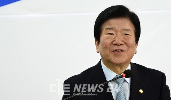 박병석 더불어민주당 국회의원이 17일 국회 출입 충청권 기자간담회에서 외교통일위원에 애착하는 이유를 밝혔다. 자료사진.