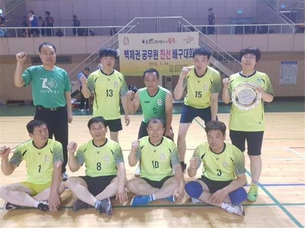 공주시청 배구팀이 백제권 공무원 친선 배구대회에서 3위에 올랐다.