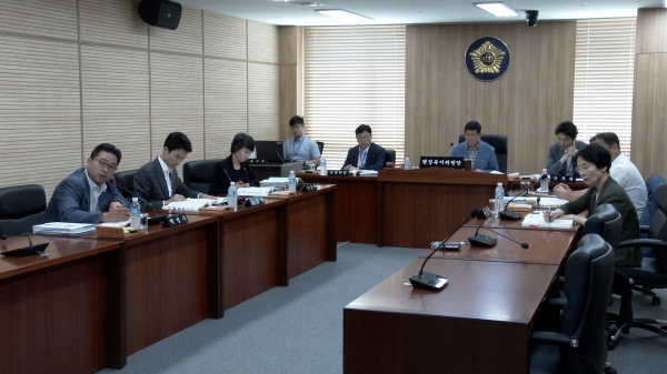 세종시의회 행정복지위원회는 19일 제3차 회의를 열고 조례안 및 동의안 등 13건을 처리했다.