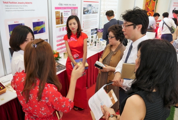 선문대 LINC+ 글로컬기업지원센터가 지난 22일 베트남 하노이에서 지역 기업의 베트남 진출을 위한 글로벌 비즈니스 미팅을 개최하고 있다.