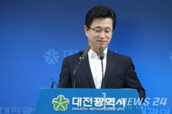 허태정 대전시장이 민선7기 광역 단체장 평가에서 14위를 기록하며 하위권에 머물렀다.