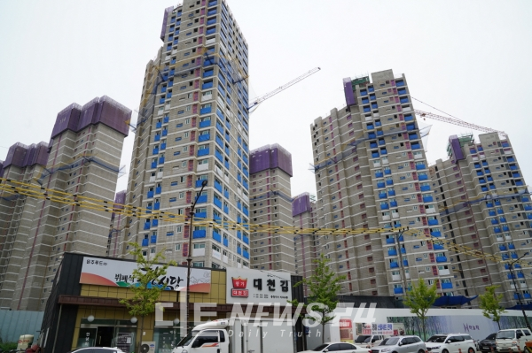 천안 청당동 코오롱하늘채 지역주택조합 아파트 전경.