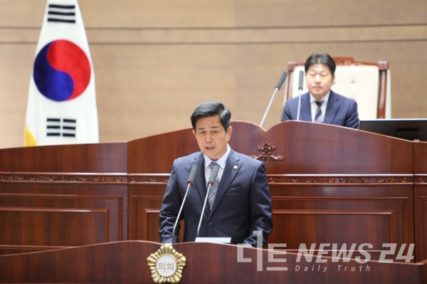 천안시의회 이교희 의원이 10일 216회 정례회 1차 본회의에서 5분 발언을 하고 있다.