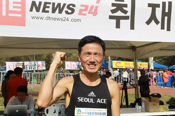 미니코스(10km) 남자부 우승 송영준(43) 씨