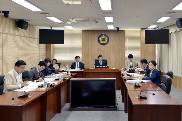 19일 세종시의회 행정복지위원회가 제2차 회의를 열고 조례안 9건 및 동의안 1건을 심사했다.