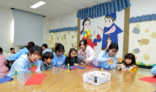 백석대학교 유아교육과는 14일과 15일 양일간 교내 본부동 6층에서 천안지역 유치원생들을 초청해 프로젝트 학술제 17회 ‘아이같이’를 개최한다.