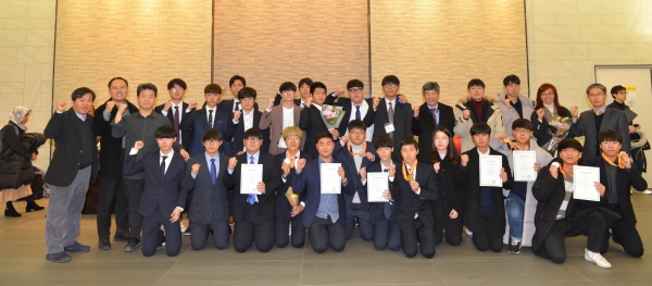 선문대학교는 지난 6일부터 9일까지 서울 삼성동 코엑스에서 열린 2018 서울국제발명전시회에 출전한 8개 팀 모두가 수상의 영예를 안았다고 10일 밝혔다.
