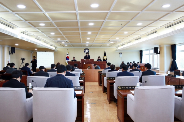 아산시의회는 12일 본회의장에서 열린 208회 정례회 4차 본회의를 끝으로 20일간의 일정을 모두 마무리했다.