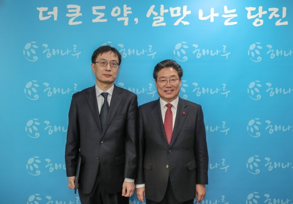 2일 취임한 이건호 신임 당진부시장(사진 왼쪽)과 김홍장 당진시장