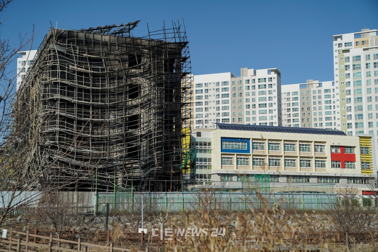 3일 불이 난 천안 차암초등학교 증축공사 현장 모습.