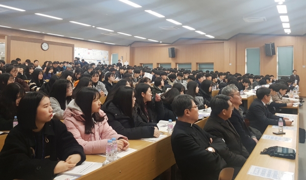 20일 한남대가 논산 대건고에서 대입 박람회를 열고 있다.