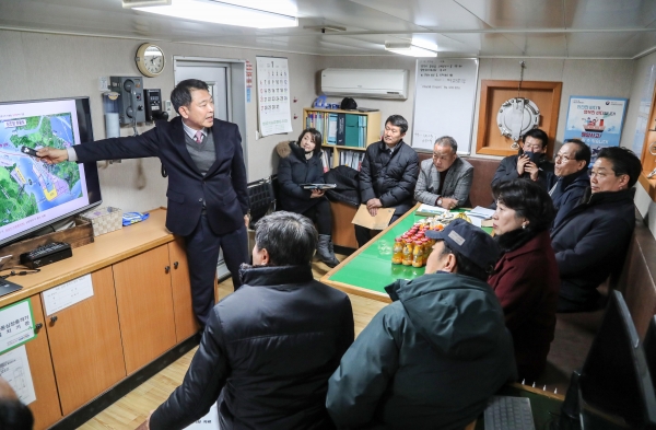 당진항 현장방문 선상 워크숍 장면