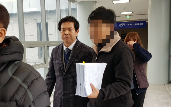 임동표 MBG그룹 회장이 구속영장실질심사를 받기 위해 법정으로 들어오고 있다.