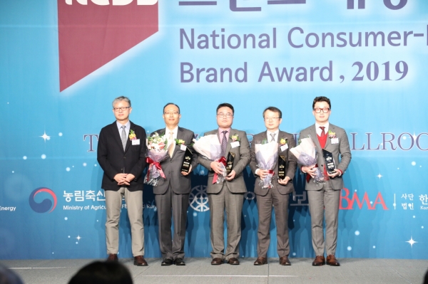 코리아텍 온라인평생교육원은 21일 서울 더 프라자호텔에서 열린 ‘2019 국가소비자중심 브랜드 대상’에서 직업훈련교육부문 대상을 수상했다.