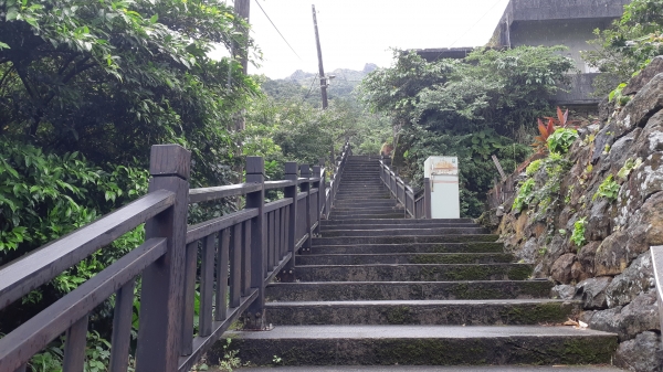 2. 찐꽈스 올라가는 계단길