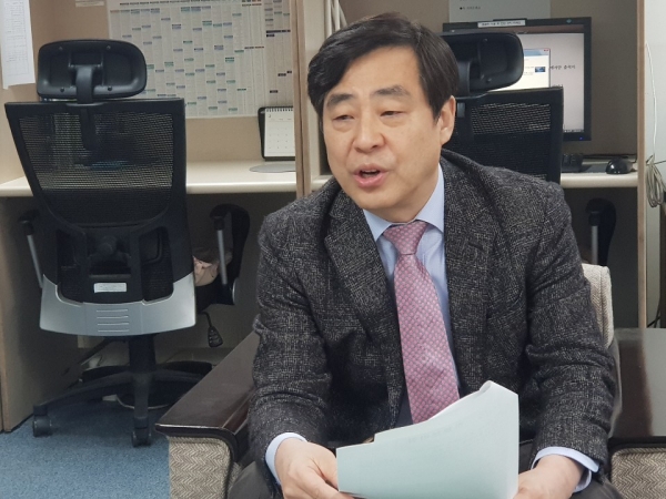 유영균 대전도시공사 사장이 27일 기자간담회에서 5년간 3조원 공공투자 계획을 설명하고 있다.
