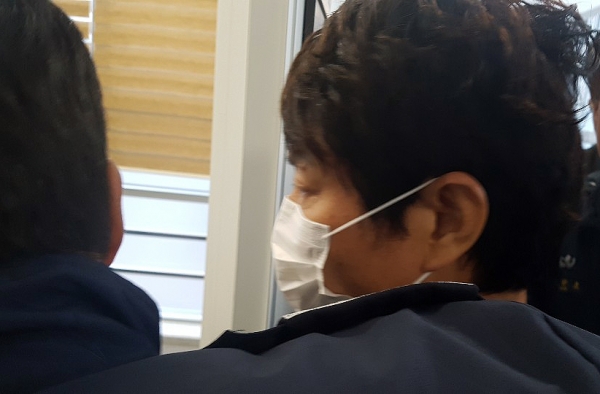 김소연 대전시의원과 방차석 서구의원이 14일 법정에 증인으로 출석해 사건에 대해 증언했다. 사진은 전문학 전 대전시의원이 지난해 구속영장실질심사를 받기 위해 법정에 들어서는 모습.