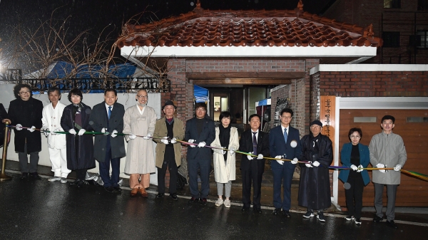 20일 ‘충남 중고제 판소리진흥원’이 국립국악원 중부분원 유치에 총력을 기울이고 있는 공주시에 문을 열었다.