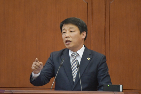 대전시 시내버스 노선정책을 강하게 질타하고 있는 김찬술 대전시의원(대덕2, 민주).