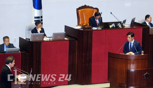 조 의원은 이날 김학의 전 법무부 차관 의혹도 언급하며 철저한 조사를 촉구했다.